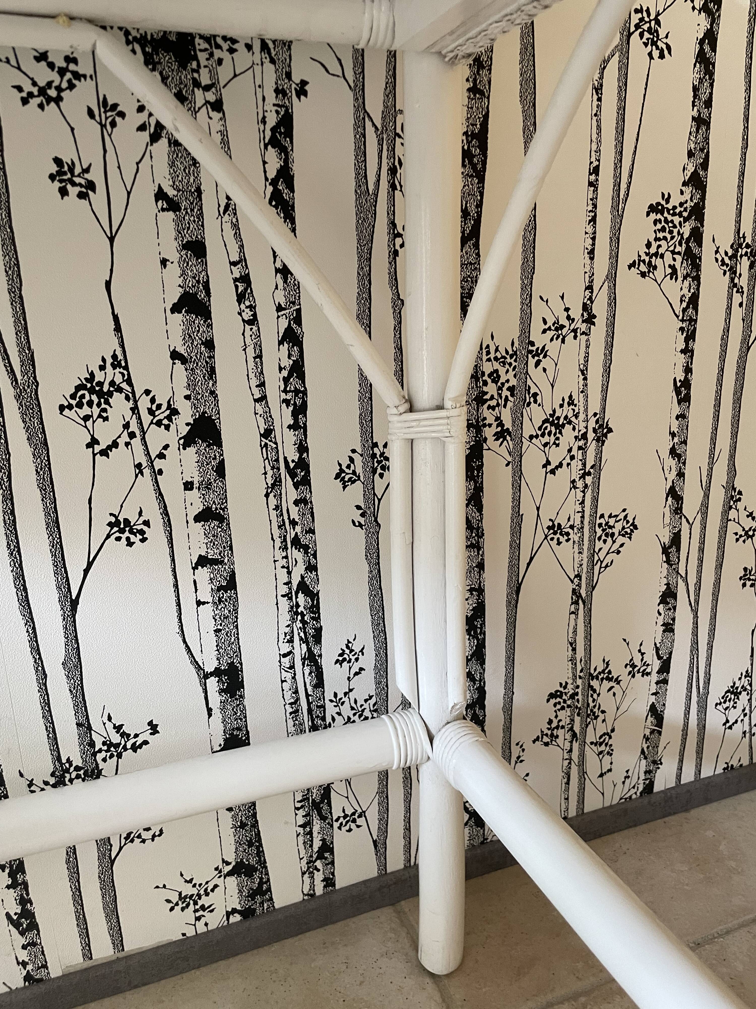 Coiffeuse en rotin blanc