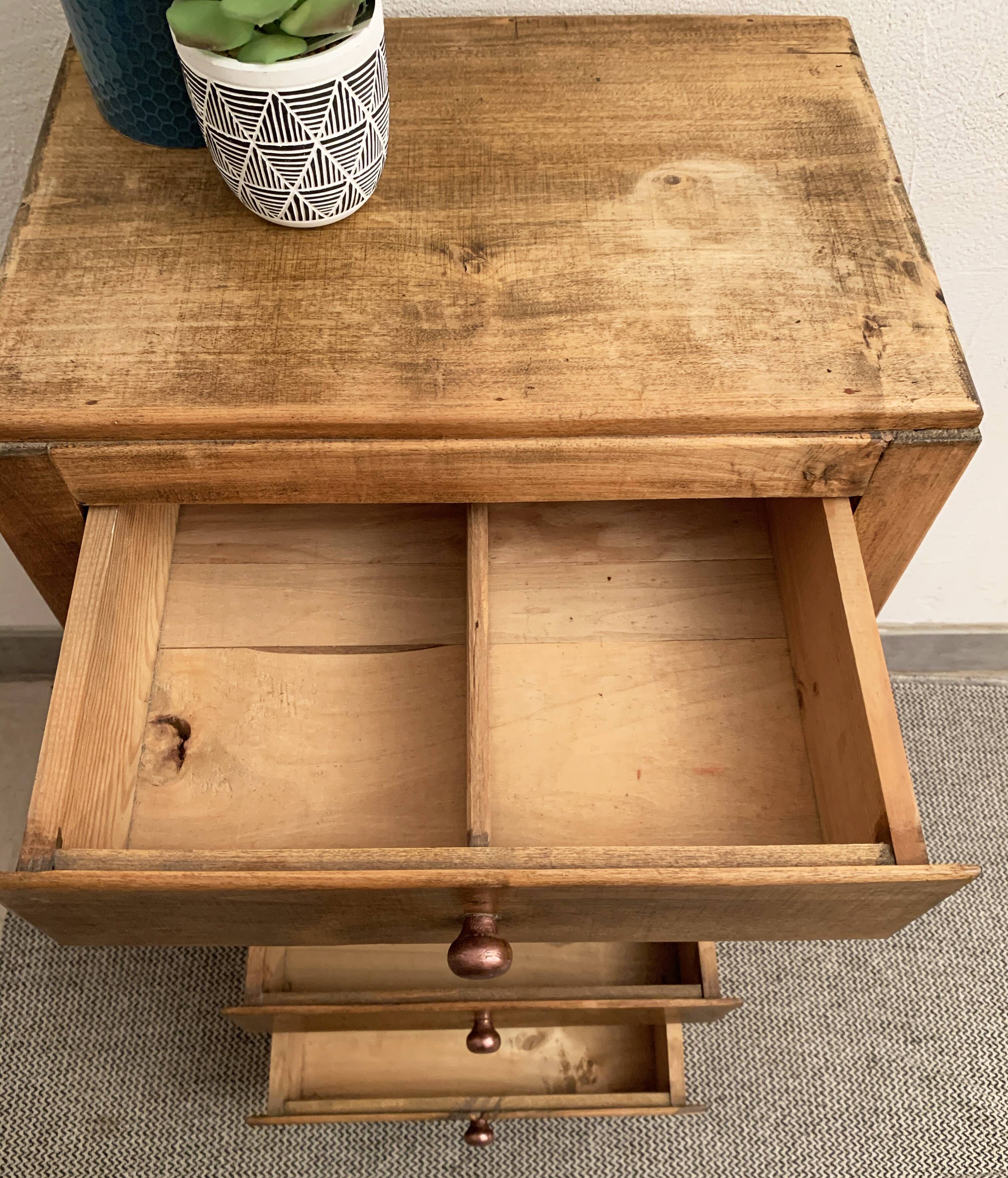 Vintage 50s-60s vintage-haired chiffonr