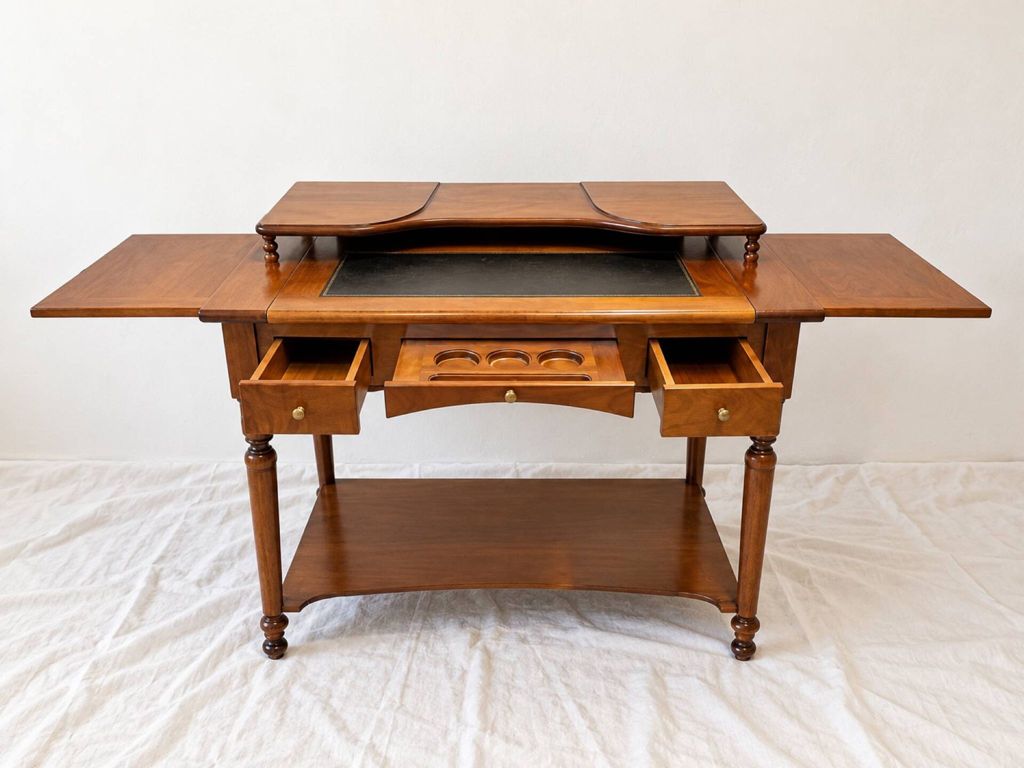 Bureau Directoire en merisier et cuir noir avec étagère