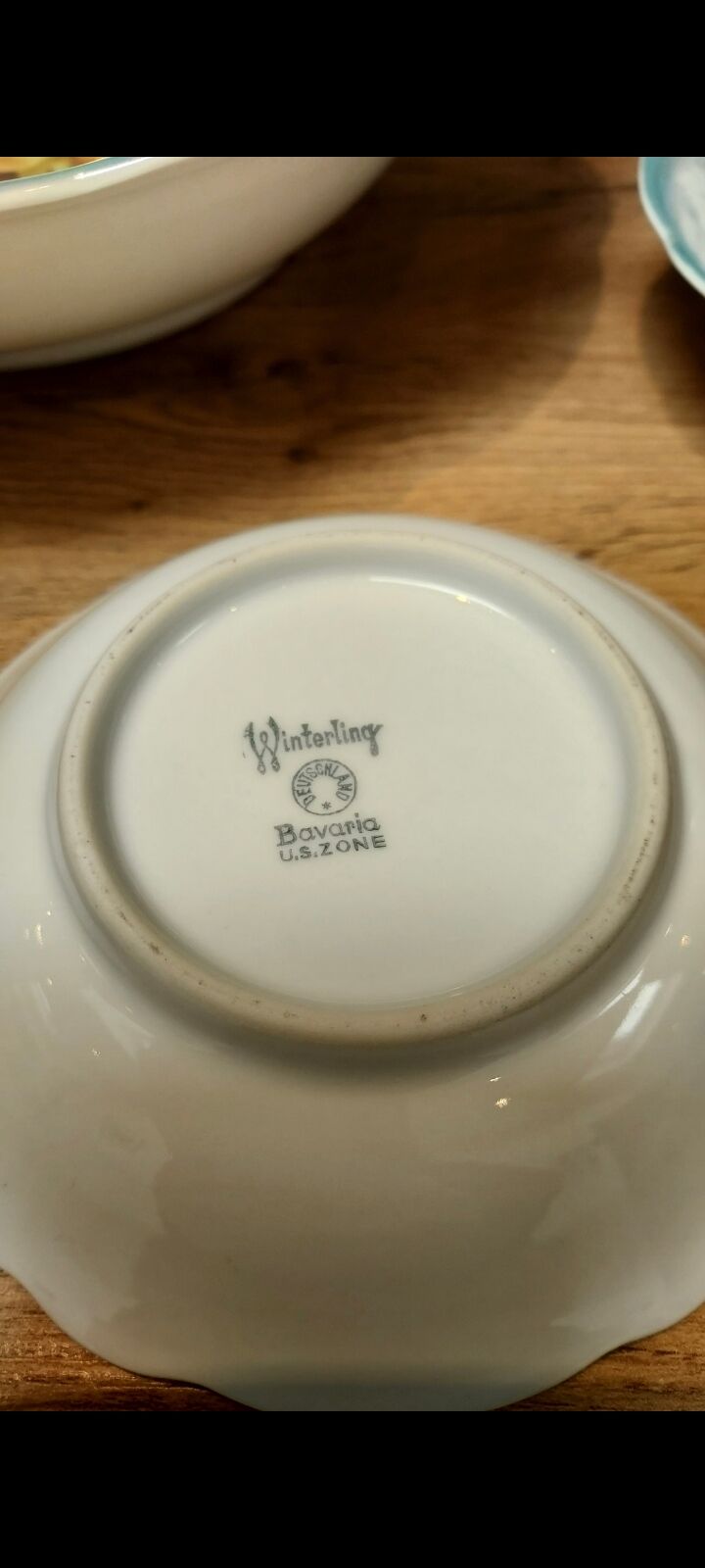 Salad bowl and its 8 cups