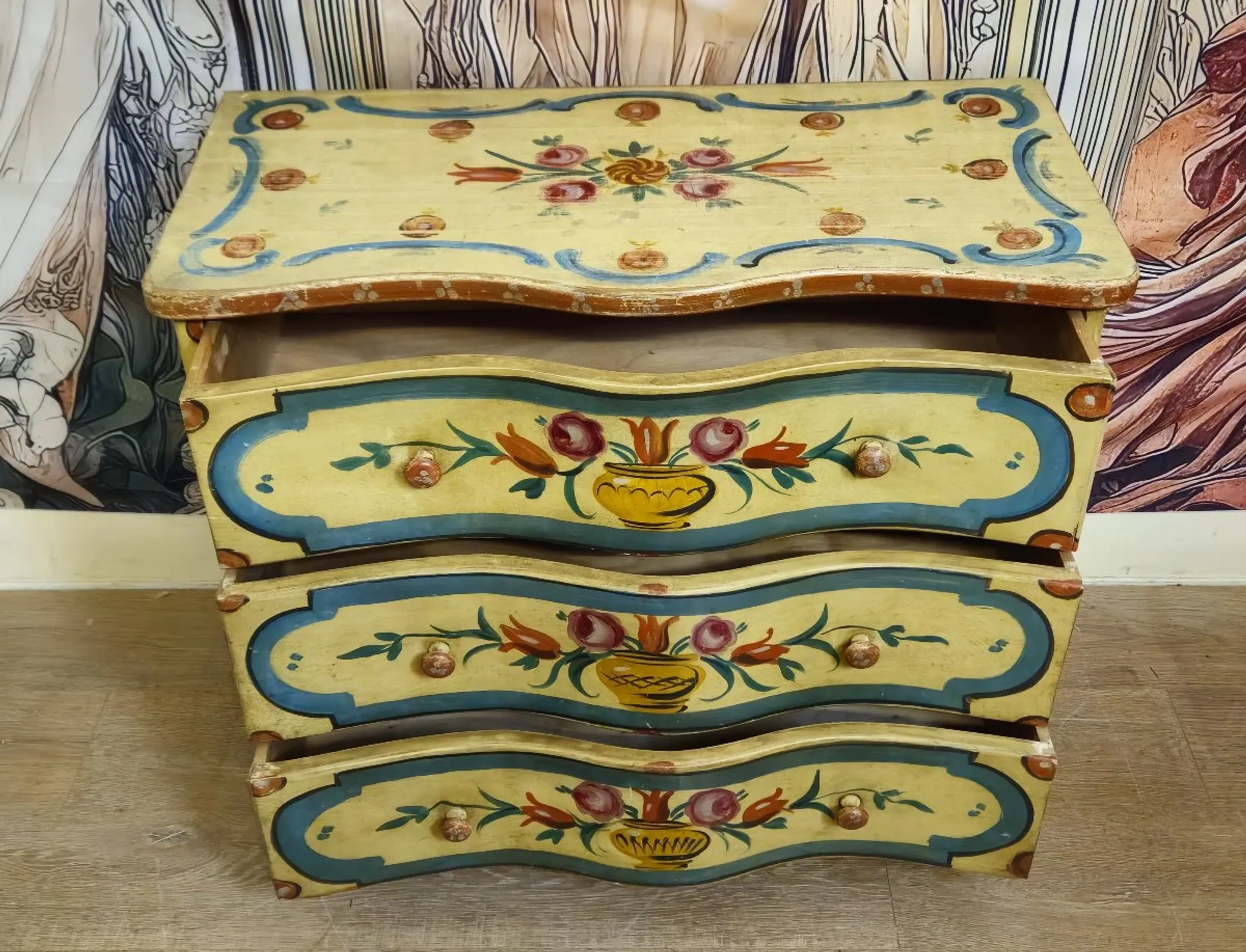 Painted commode, curved in Venetian Louis XV style – 20th century.
