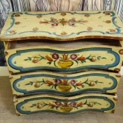Painted commode, curved in Venetian Louis XV style – 20th century.