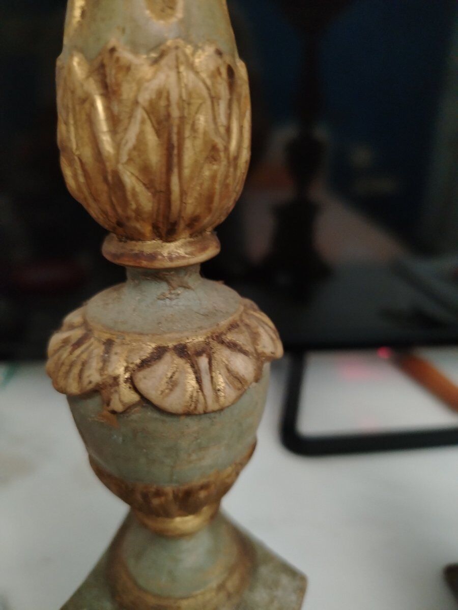 Pair of antique candlesticks in carved wood with acanthus leaf decoration
