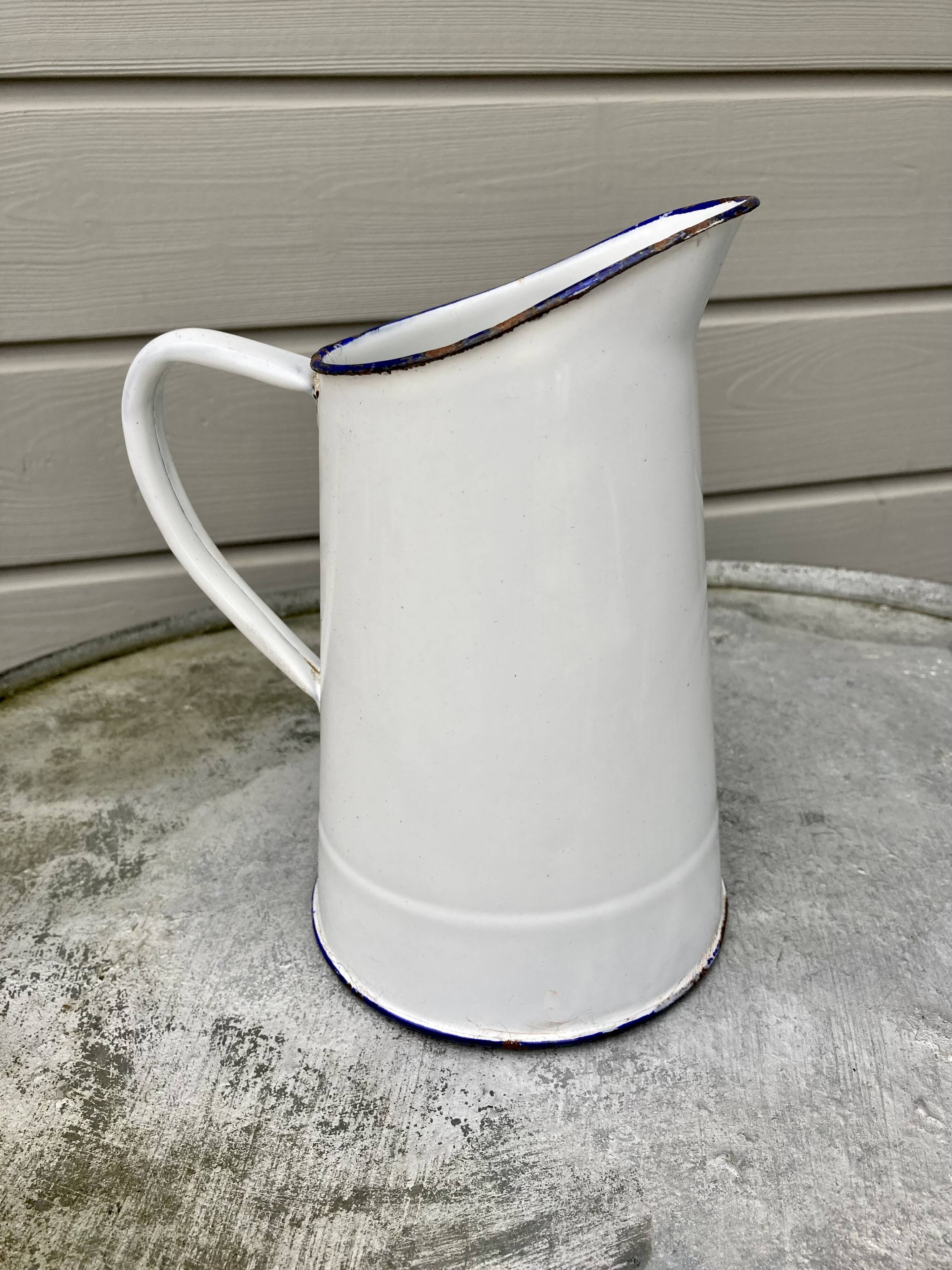 Small white enamelled broc