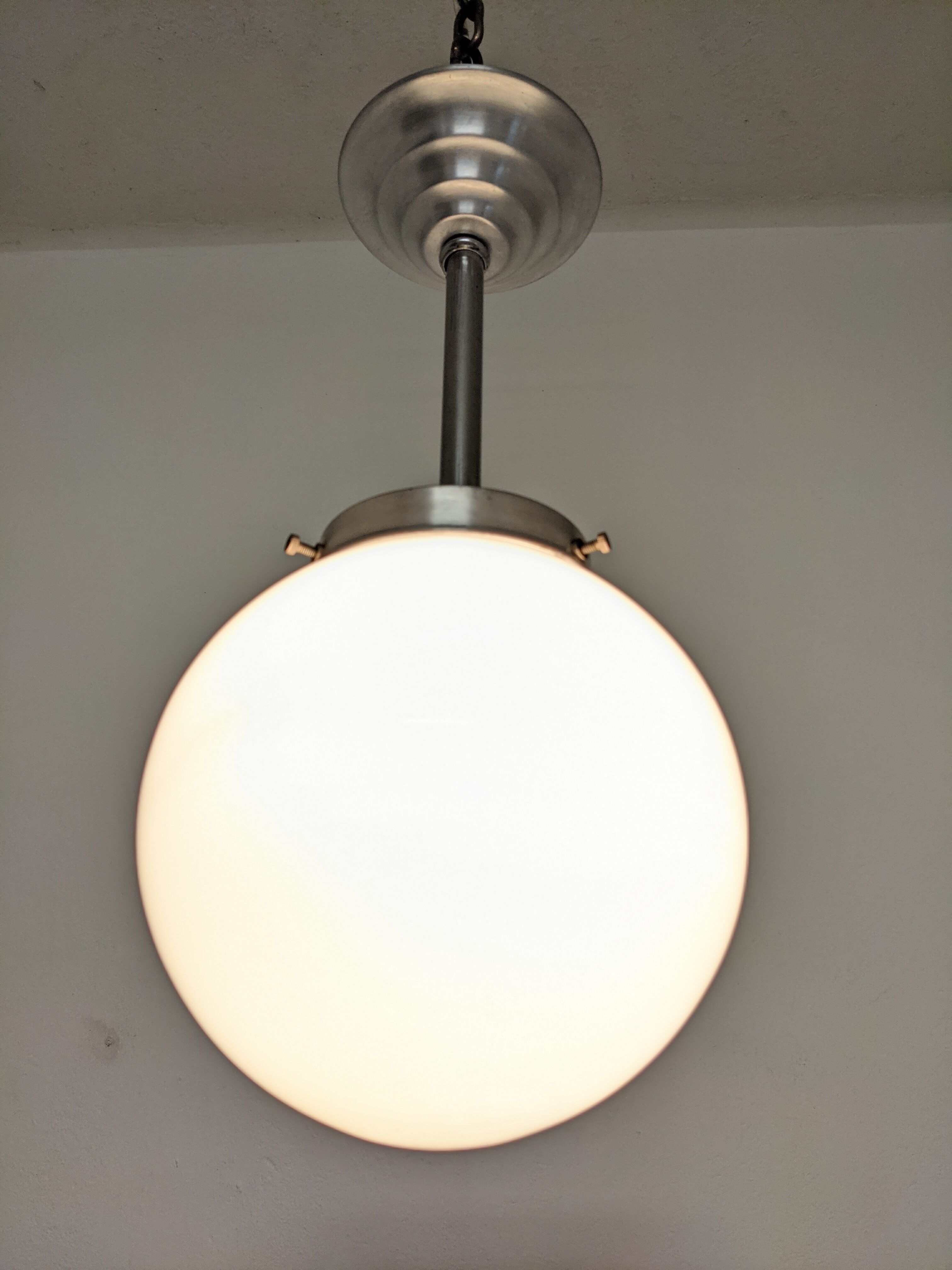 Art Deco ball suspension in opaline