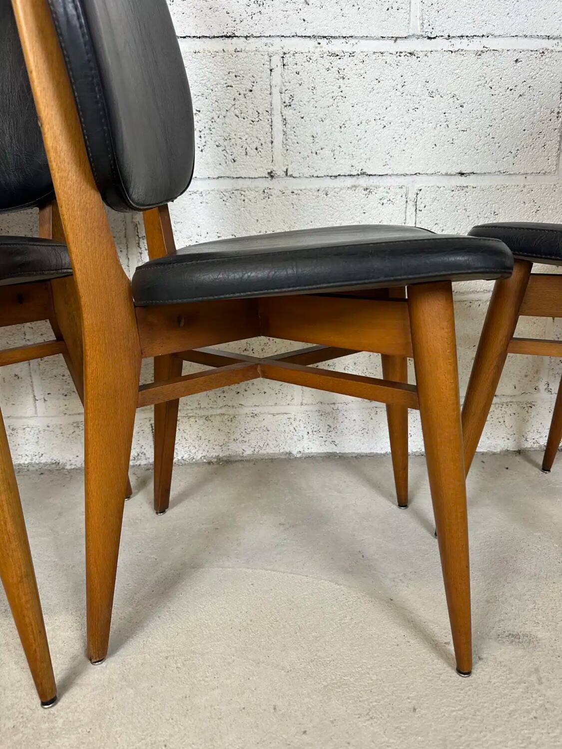 Set of 4 vintage chairs in black leatherette