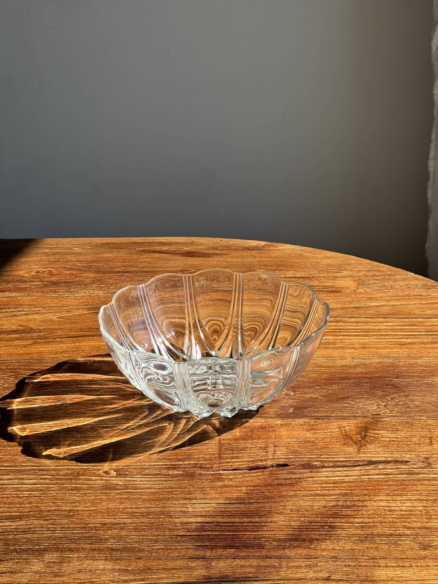 Small vintage Arcoroc Codec glass salad bowl with stylized petal patterns