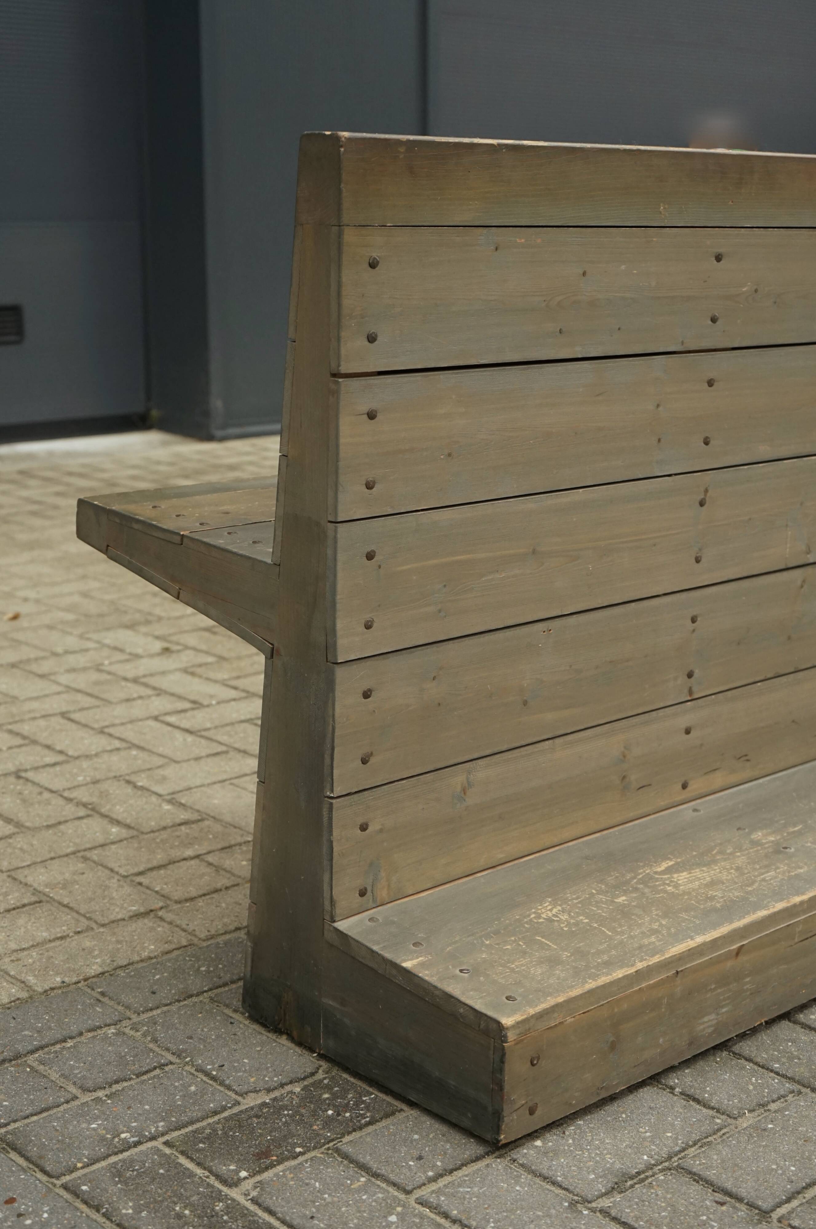 Banc d'école Bossche par Dom Hans van der Laan, 1964