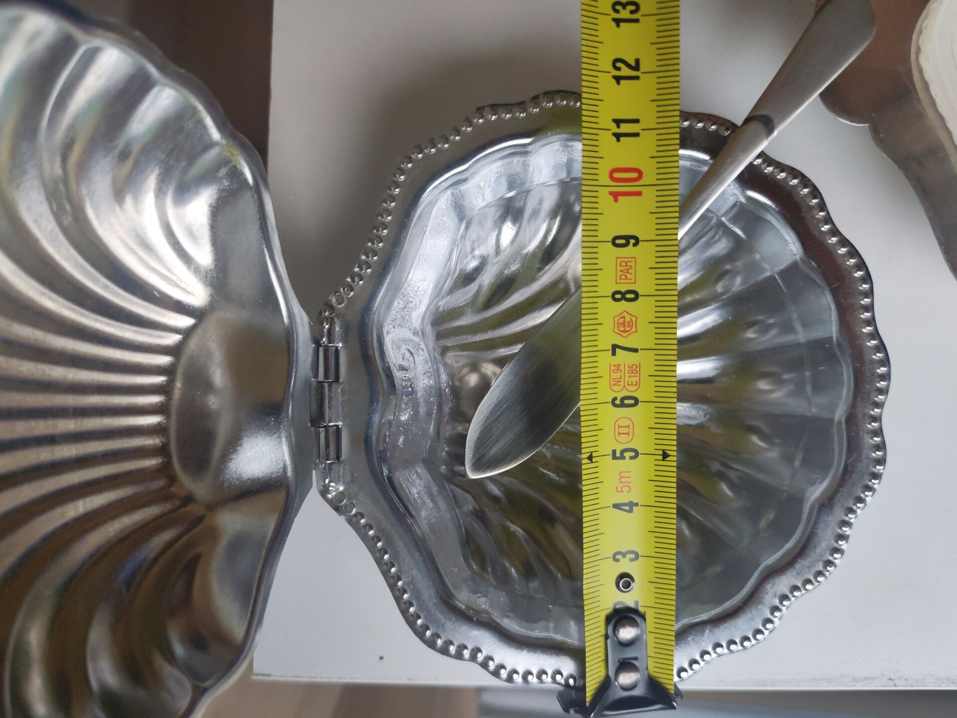 5 scallop butter dishes