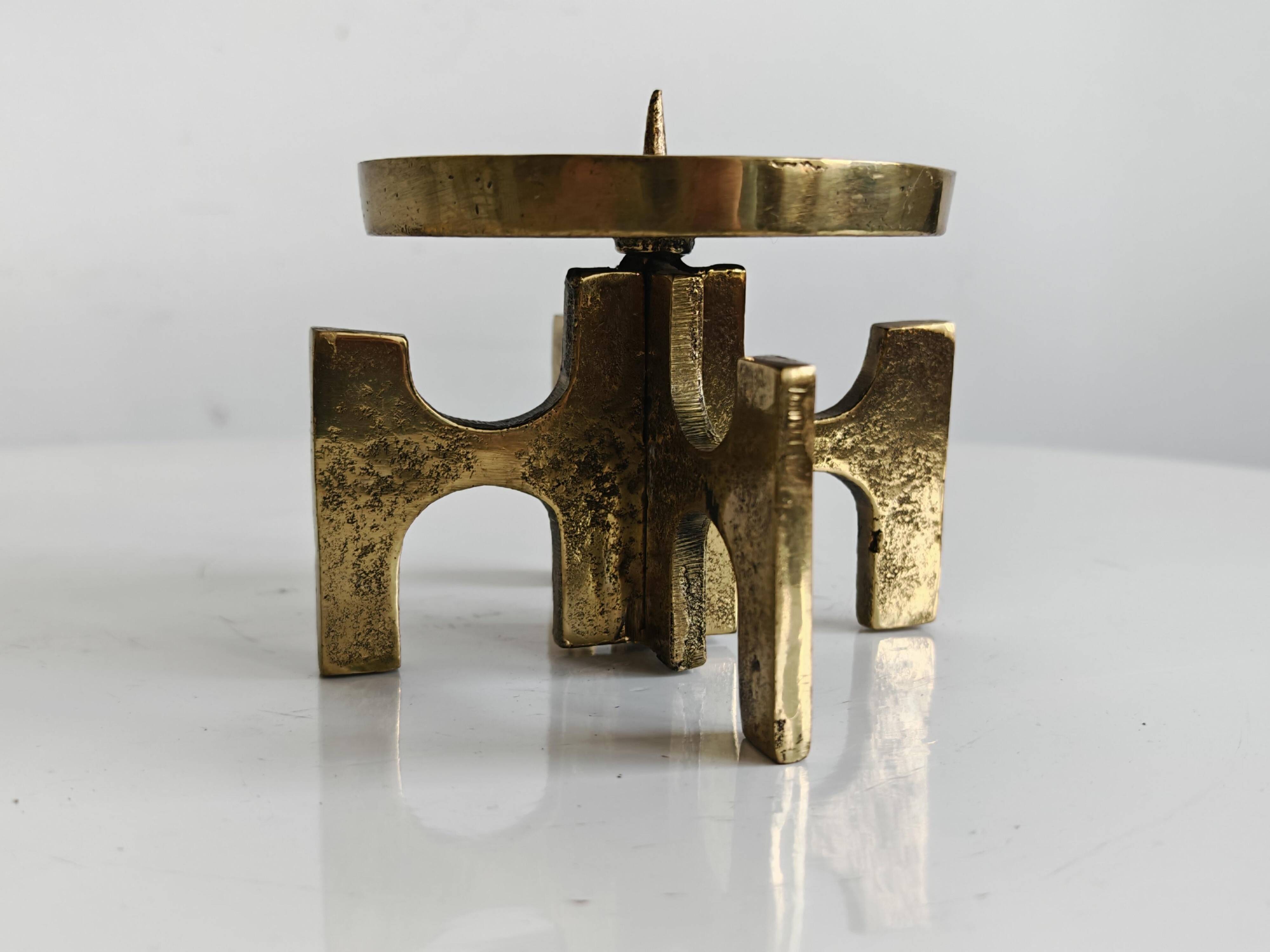 Brutalist candle holder in solid brass 1970s