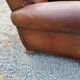 Paire de fauteuils club en cuir brun des années 30