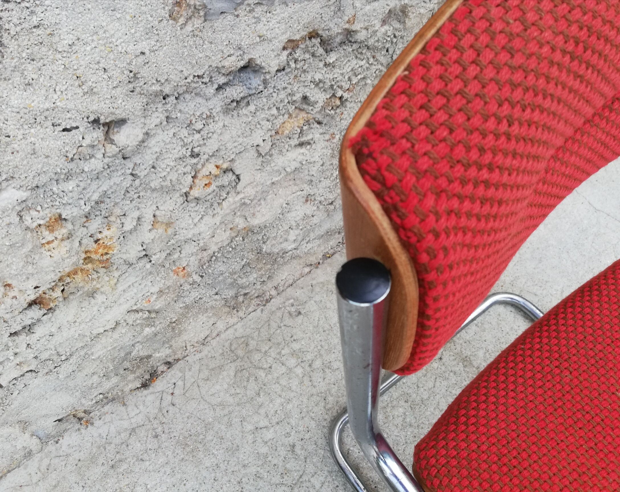 Red chair cantilever chrome tubes