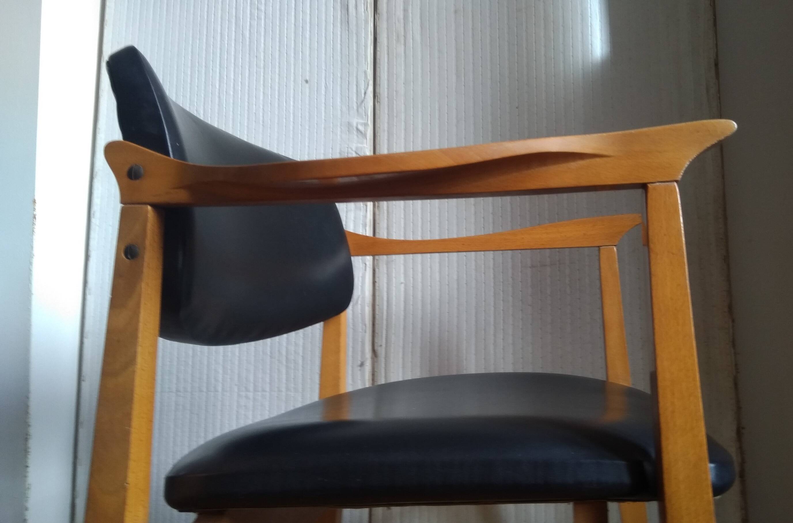 Large Scandinavian office armchair