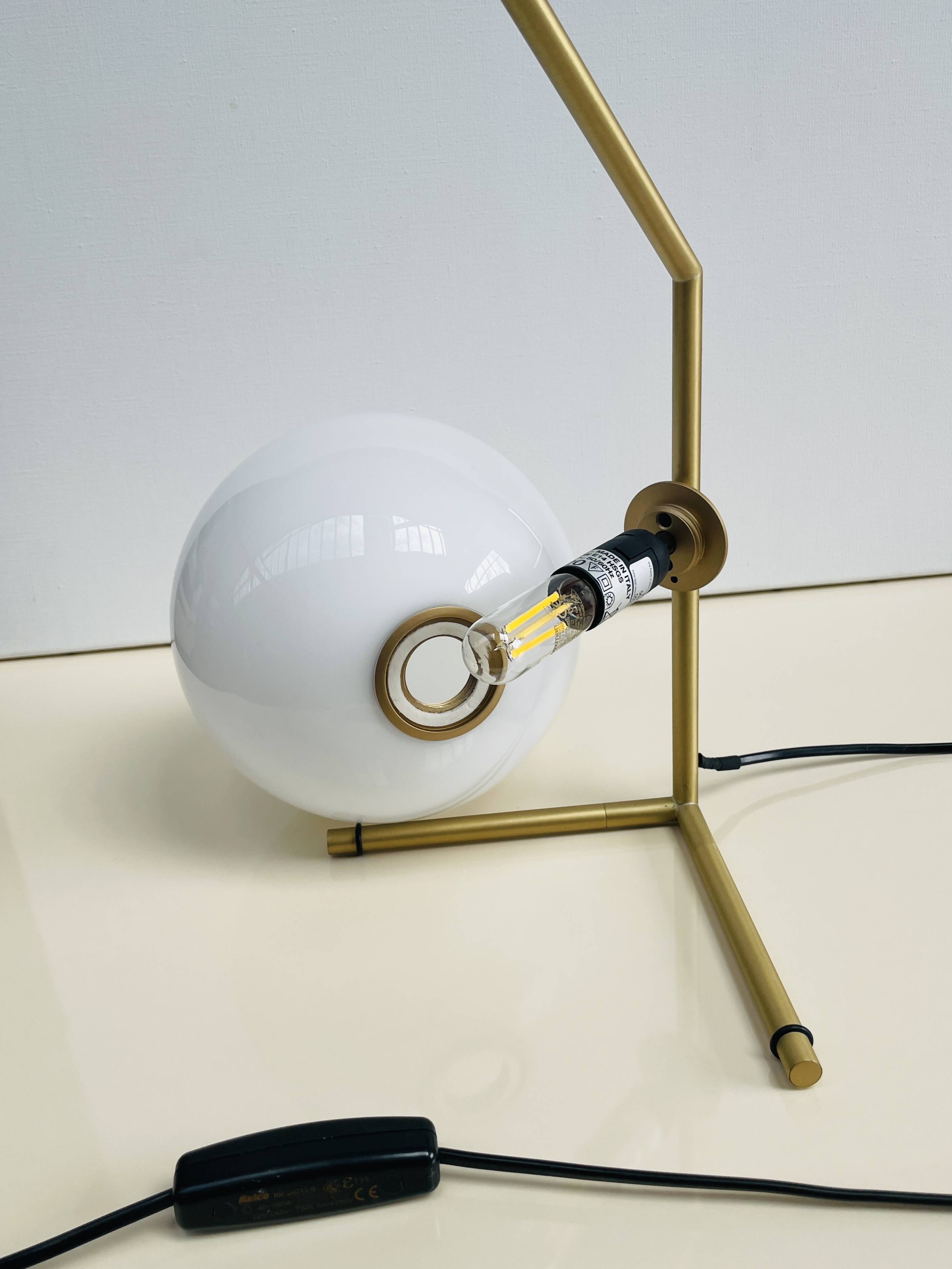 Lampe IC Lights T1 High éditée par Flos, design Michael Anastassiades