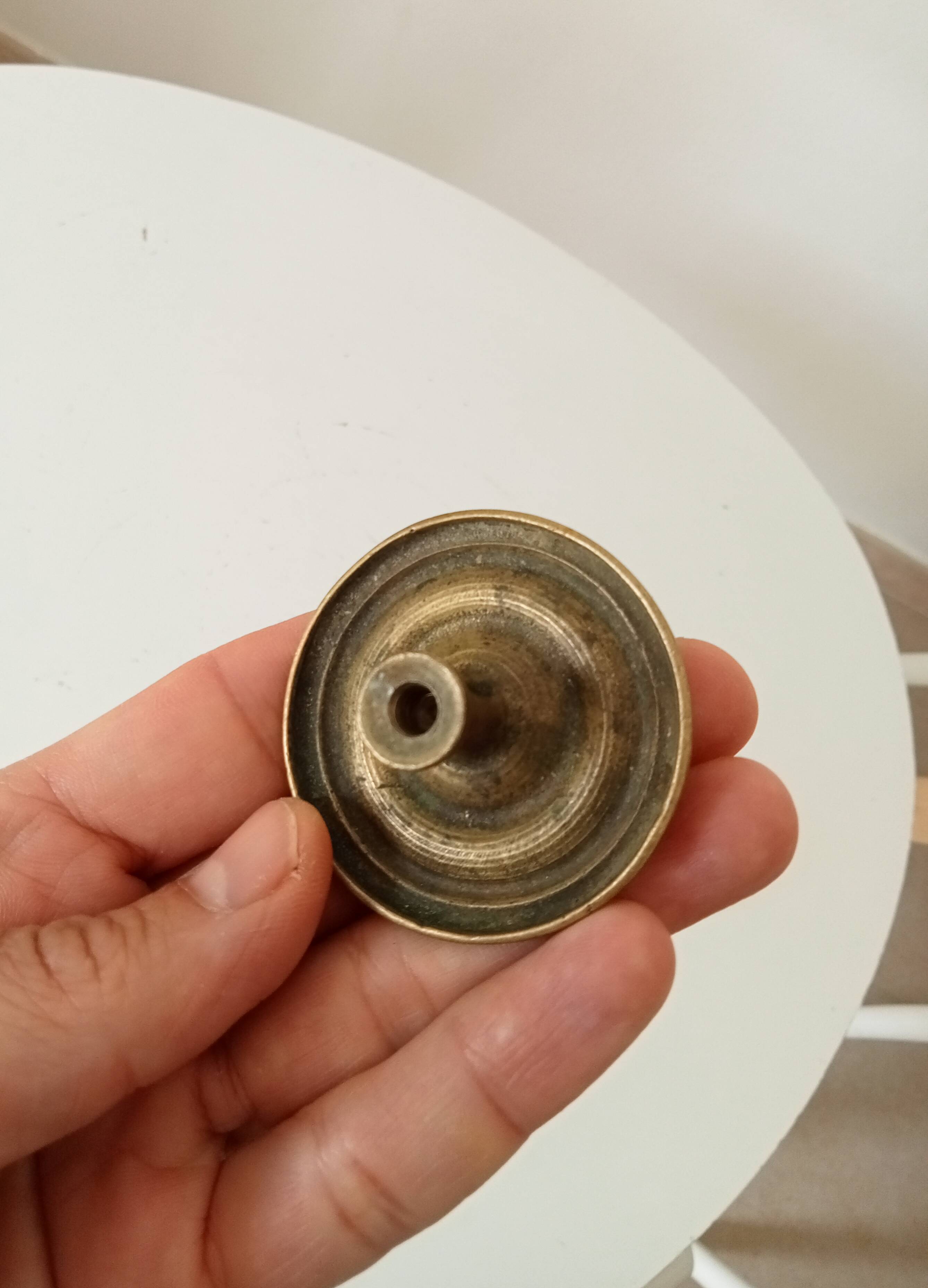 Empire-style furniture handle from the 19th century in solid bronze.