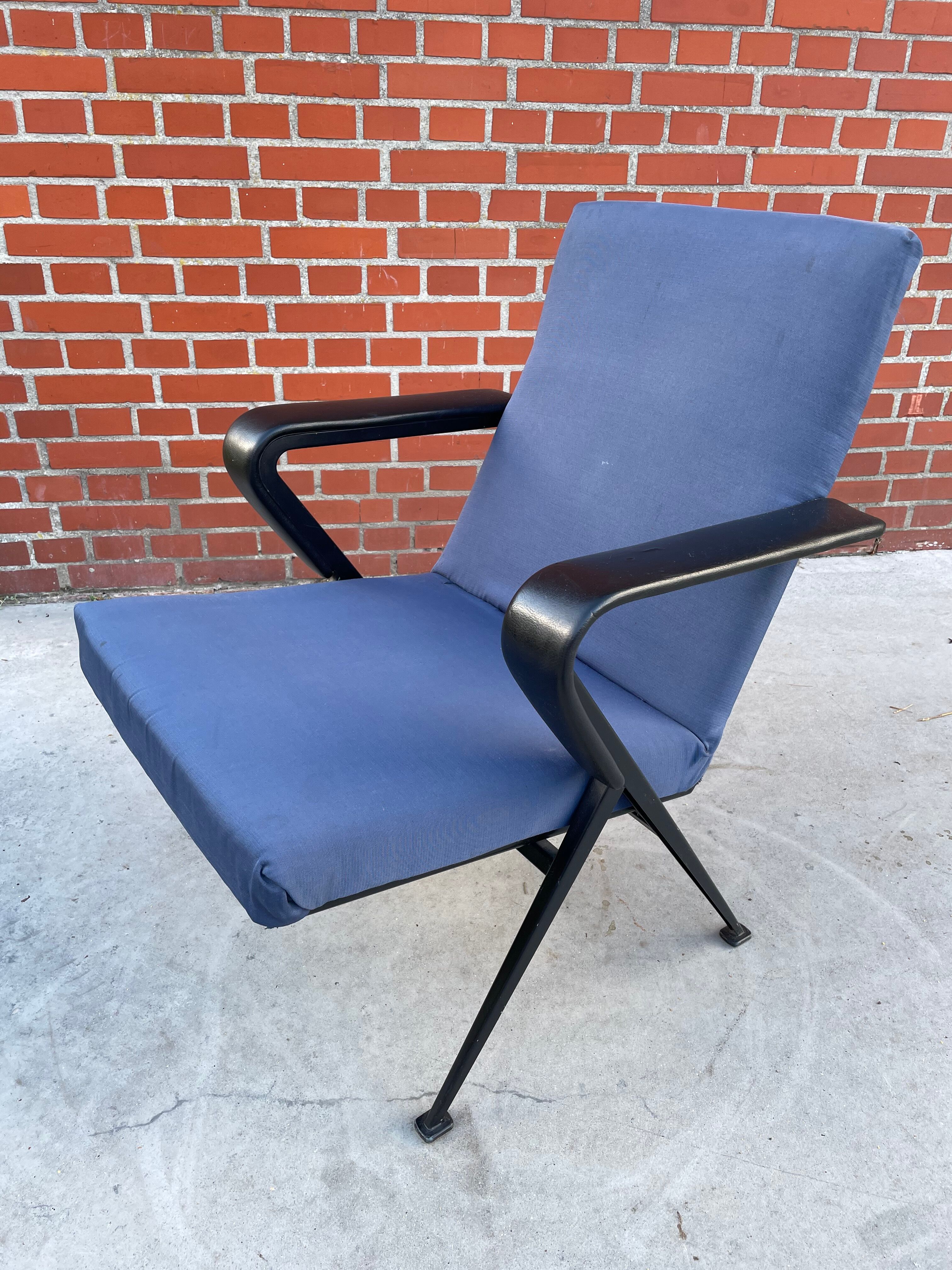 set of 2 Repose armchairs by Friso Kramer for Ahrend de Cirkel