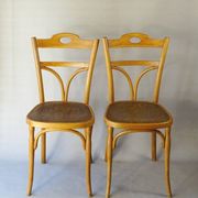 2 bistro chairs from 1905 by KOHN No. 187, wooden seats with 5 fleur-de-lis motifs