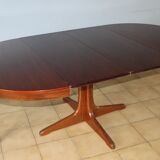 Baumann extendable round table