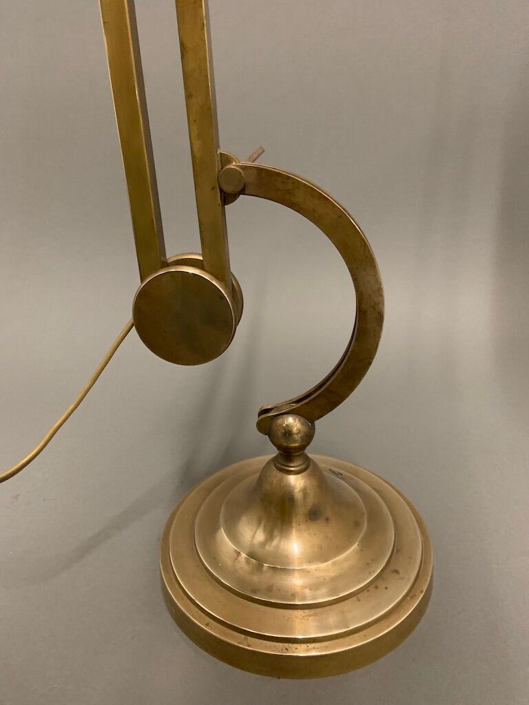 Adjustable table lamp