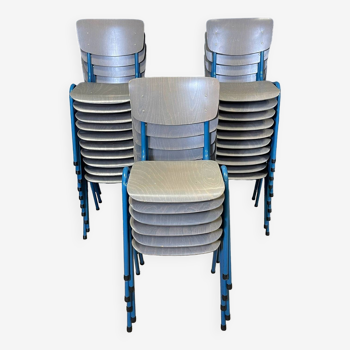 Lot de 25 chaises d'école bois gris pieds bleus Pays-Bas années 70/80