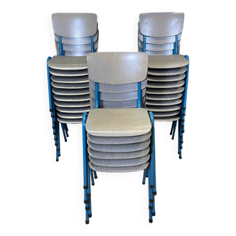 Lot de 25 chaises d'école bois gris pieds bleus Pays-Bas années 70/80