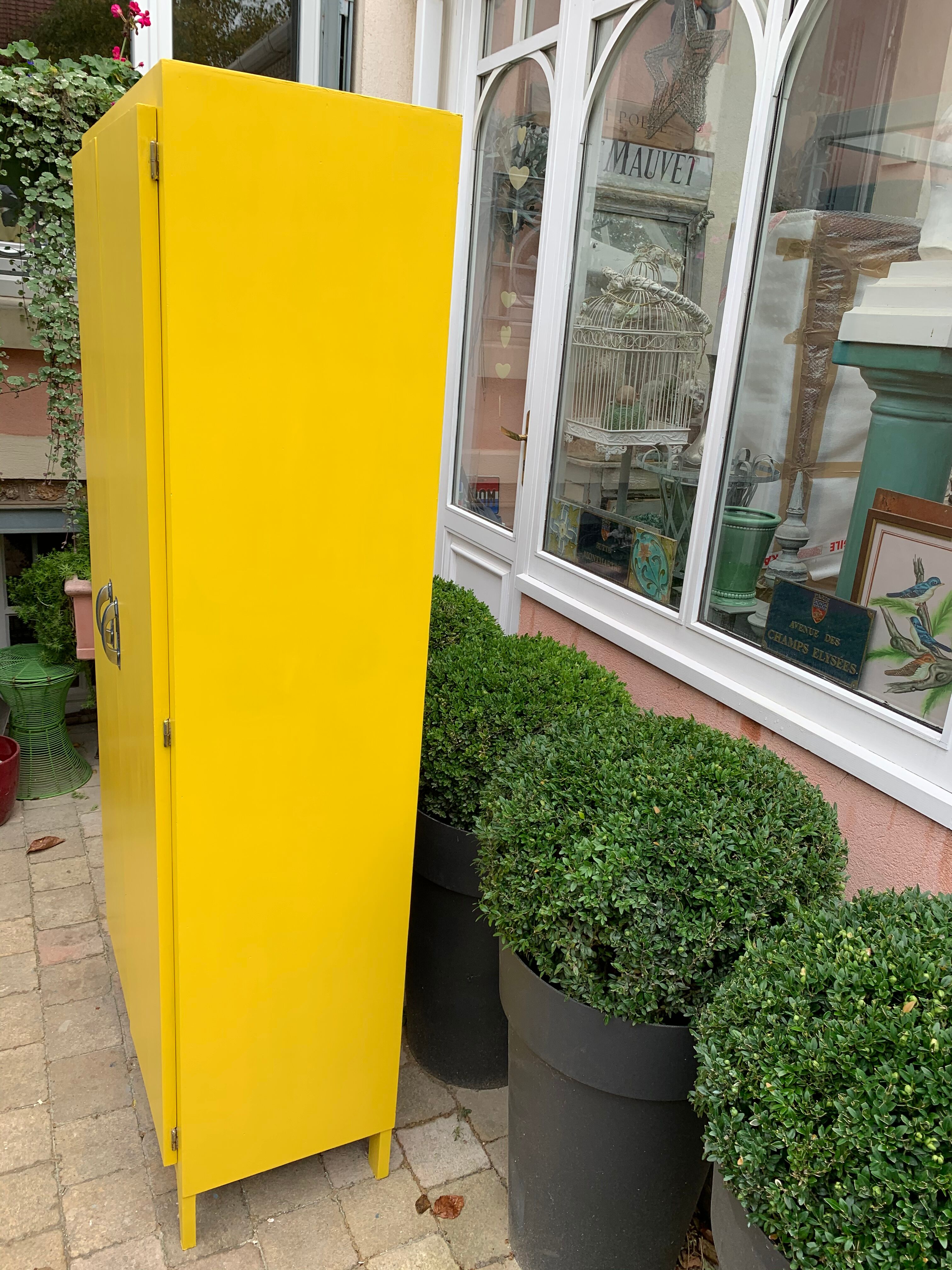 Yellow Parisian wardrobe