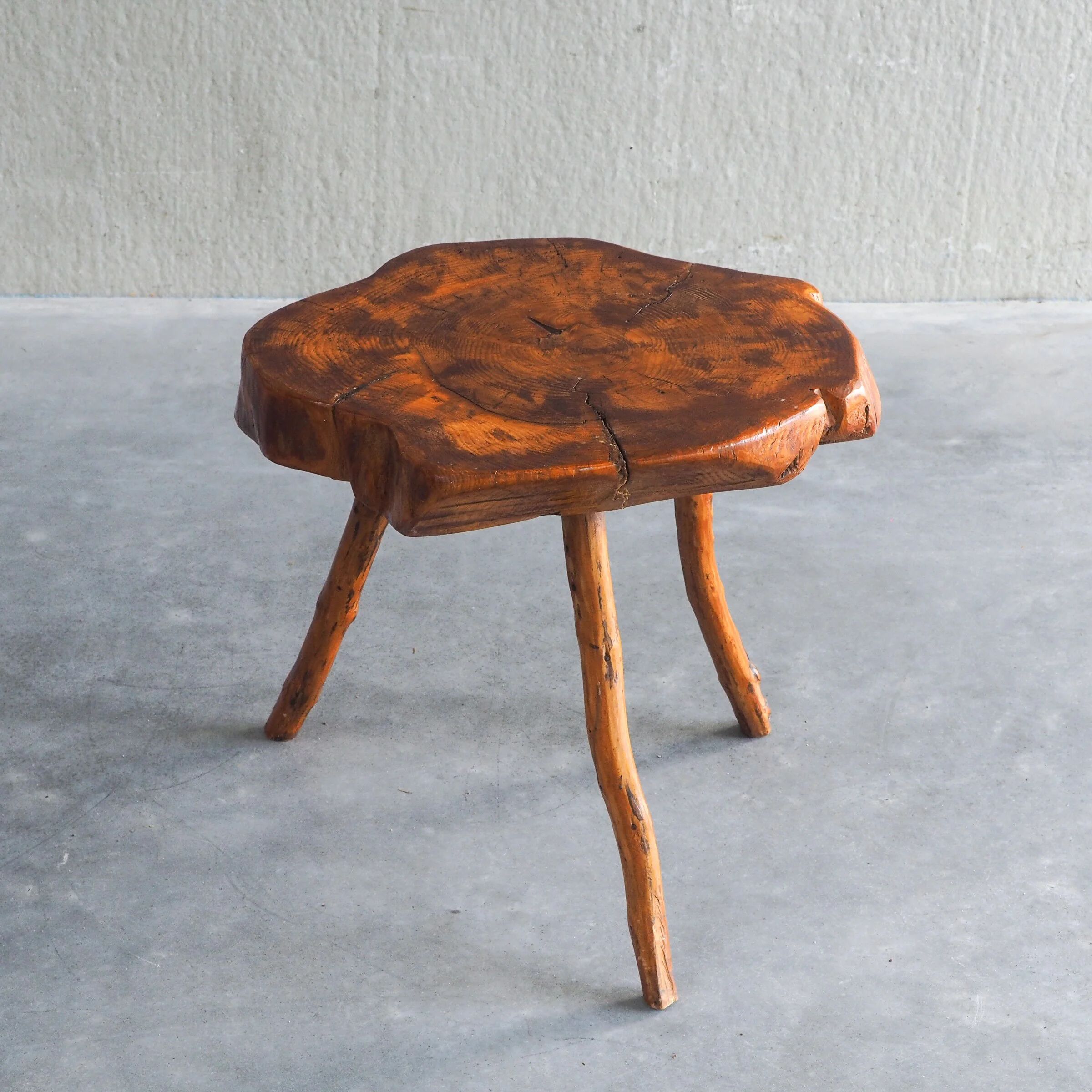 Table d'appoint en bois d'orme français vintage
