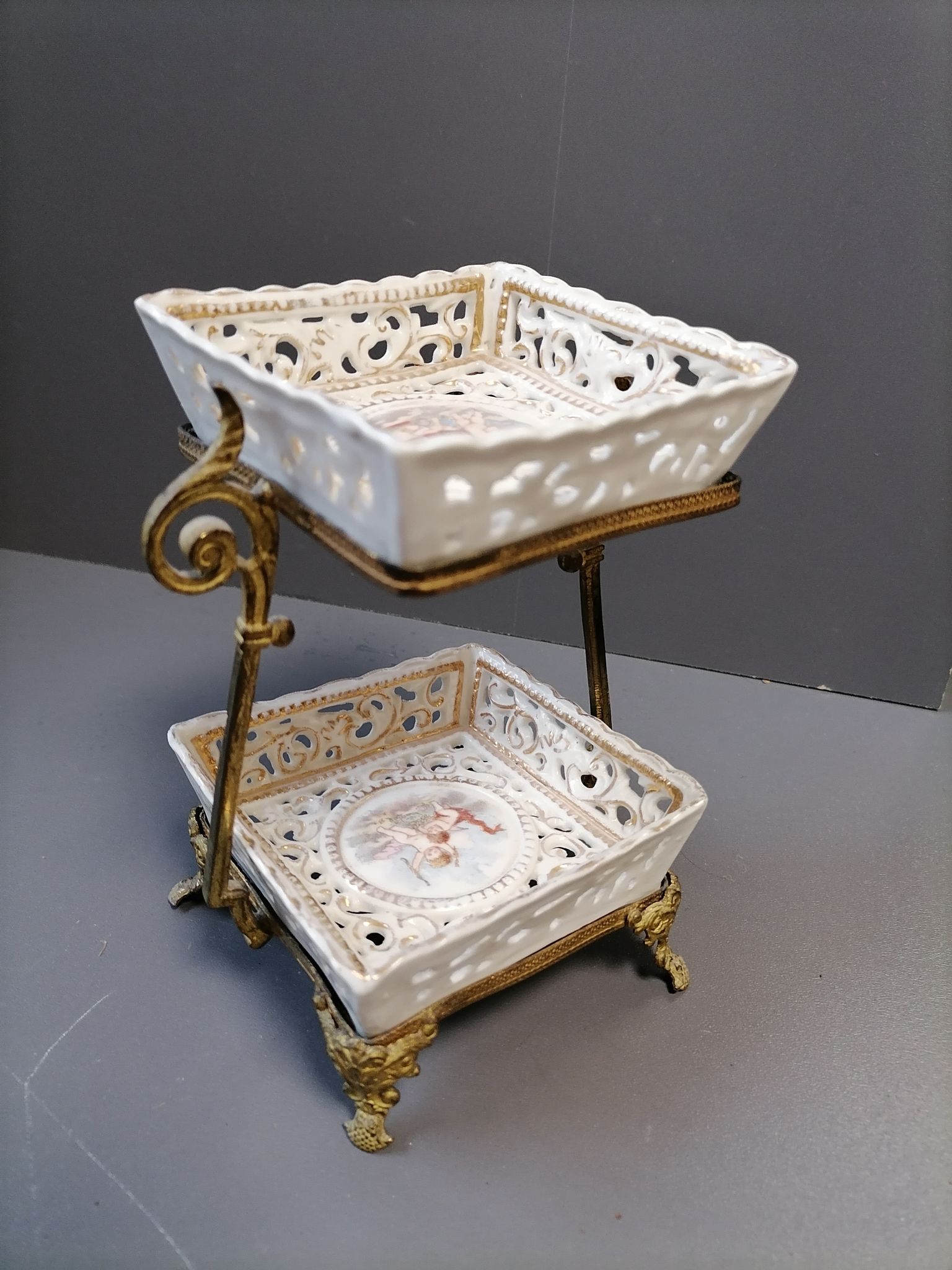 Serviteur faience
