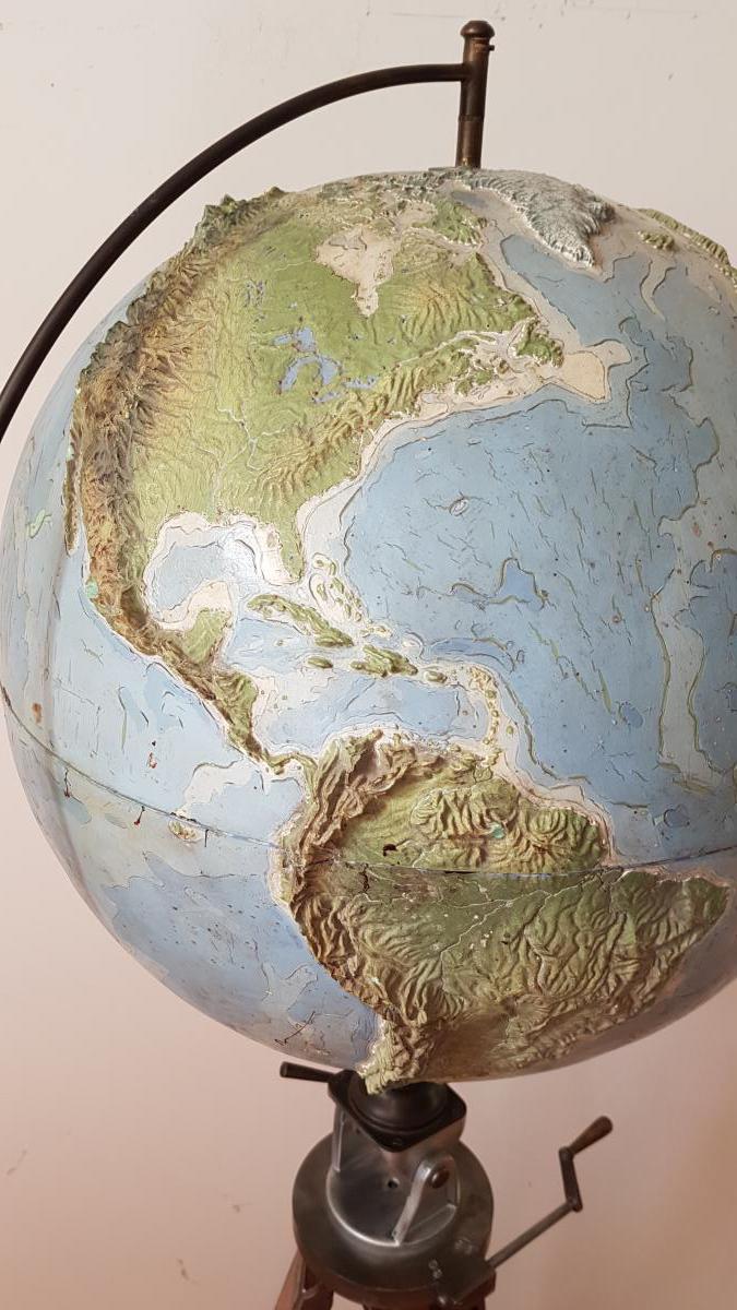 Globe terrestre en relief Selency