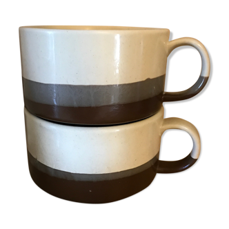 Pair of mug cups in sandstone