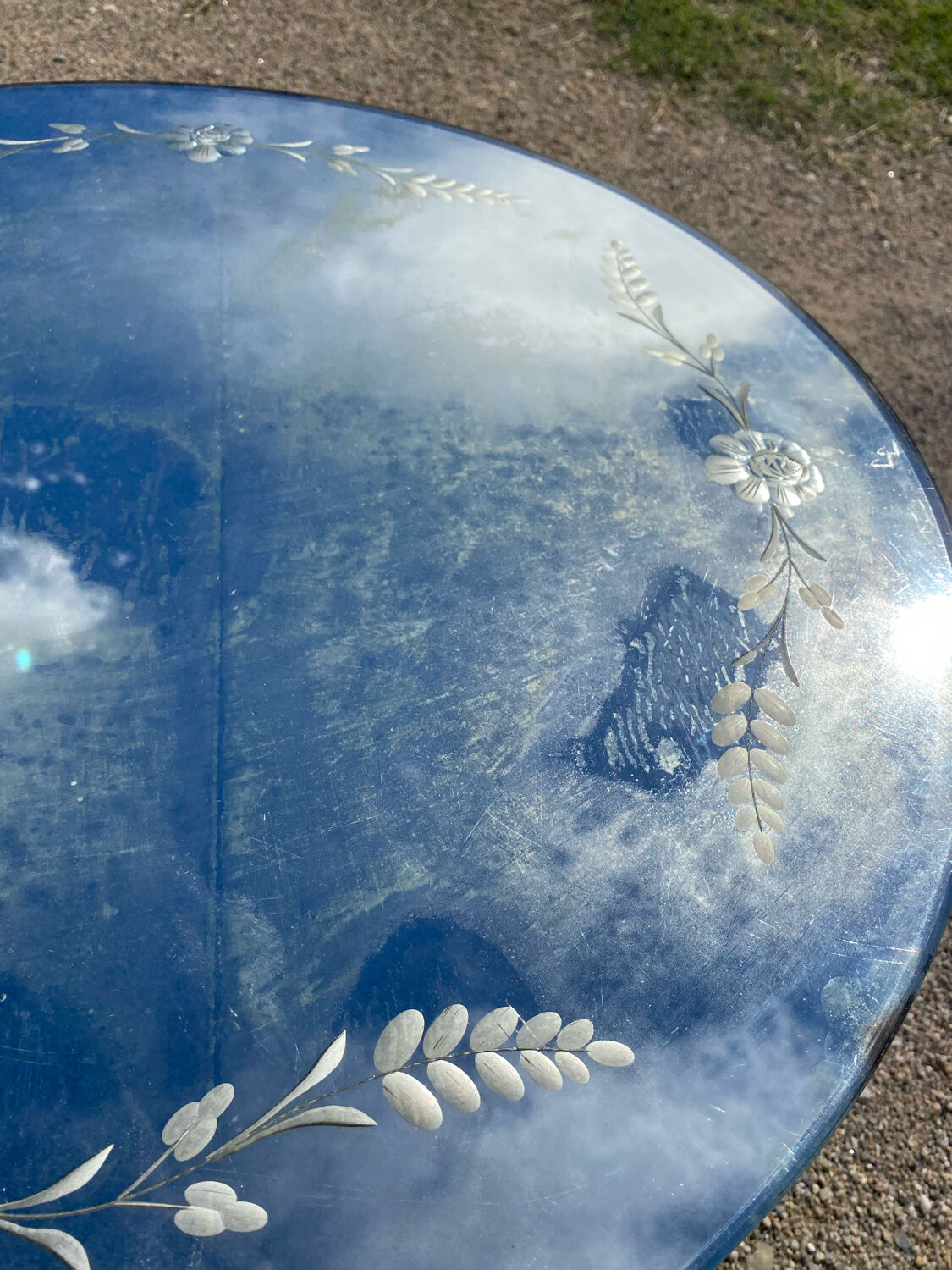 Round coffee table 1950