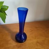 Vase soliflore en verre bleu