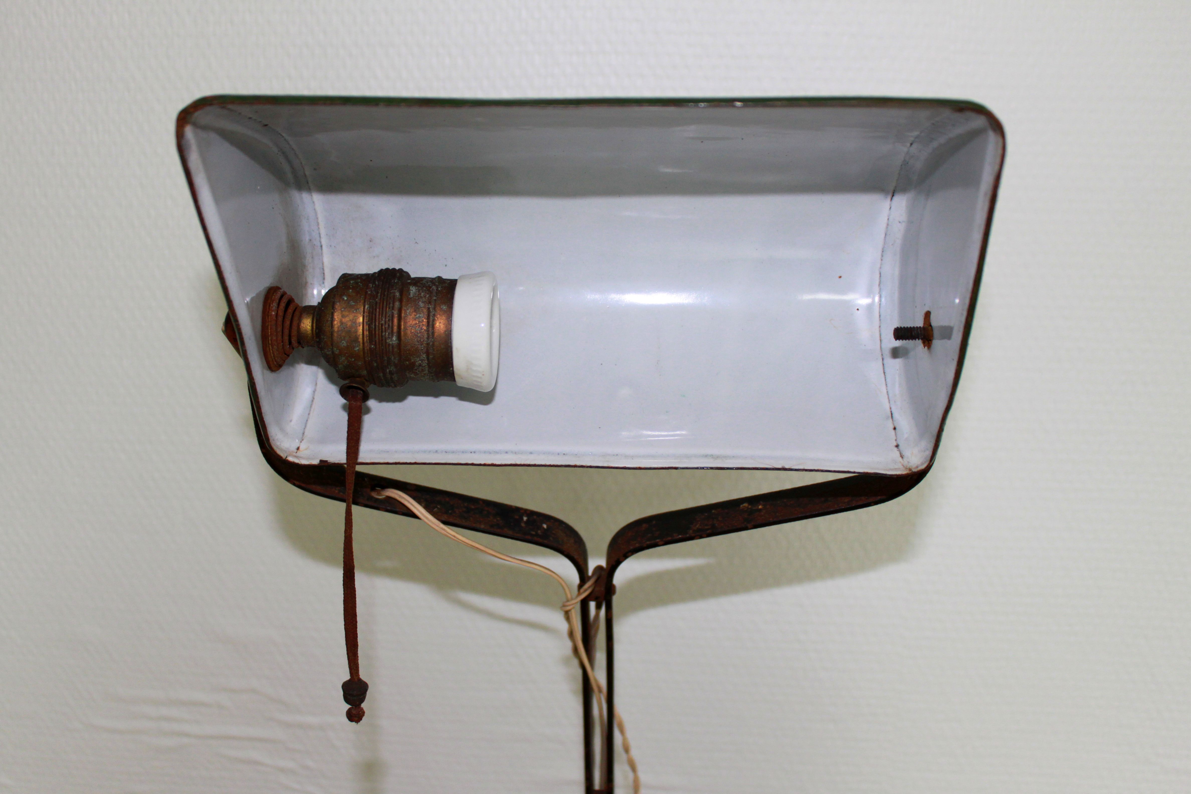 Notary lamp