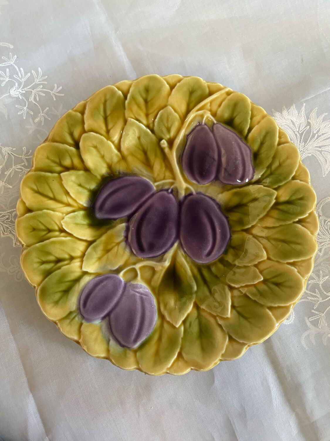 Dessert plate in Sarreguemines majolica