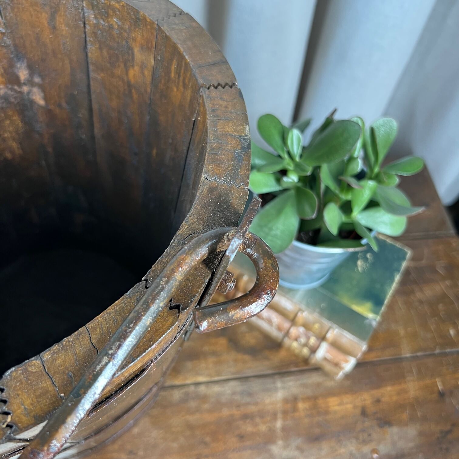 Old bucket in wood & metal 19th century