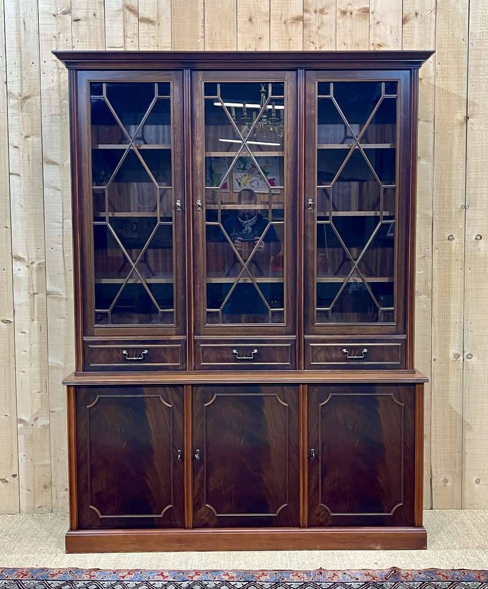 English two-piece mahogany bookcase, made in the 1970s