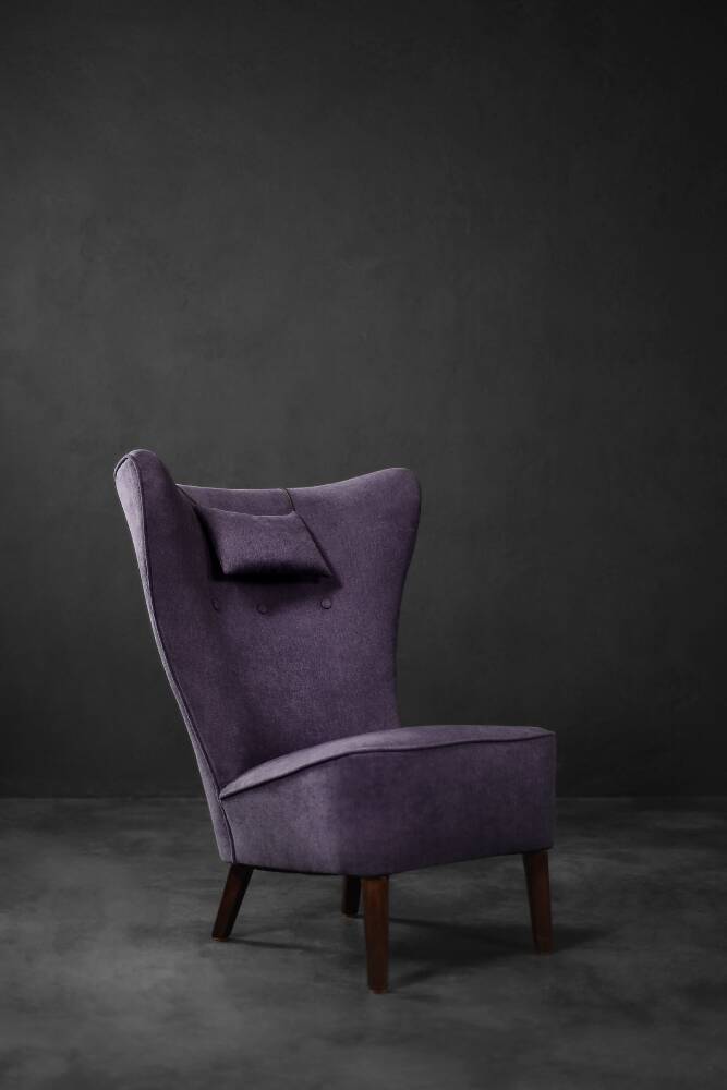 High-backed wing chair in oak and purple fabric, vintage Scandinavian style from the 1950s.