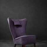 High-backed wing chair in oak and purple fabric, vintage Scandinavian style from the 1950s.