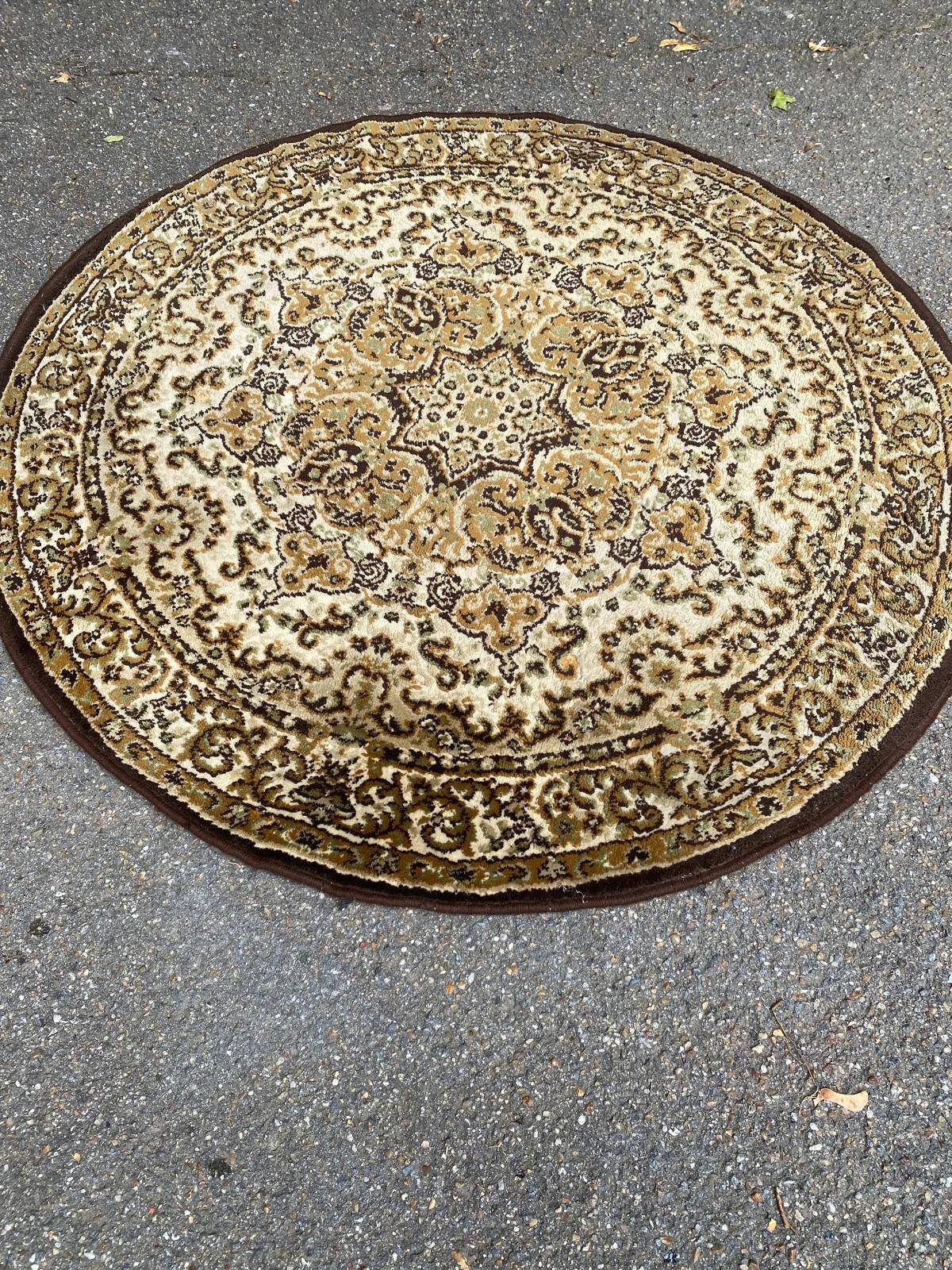 Round Persian wool rug 140cm