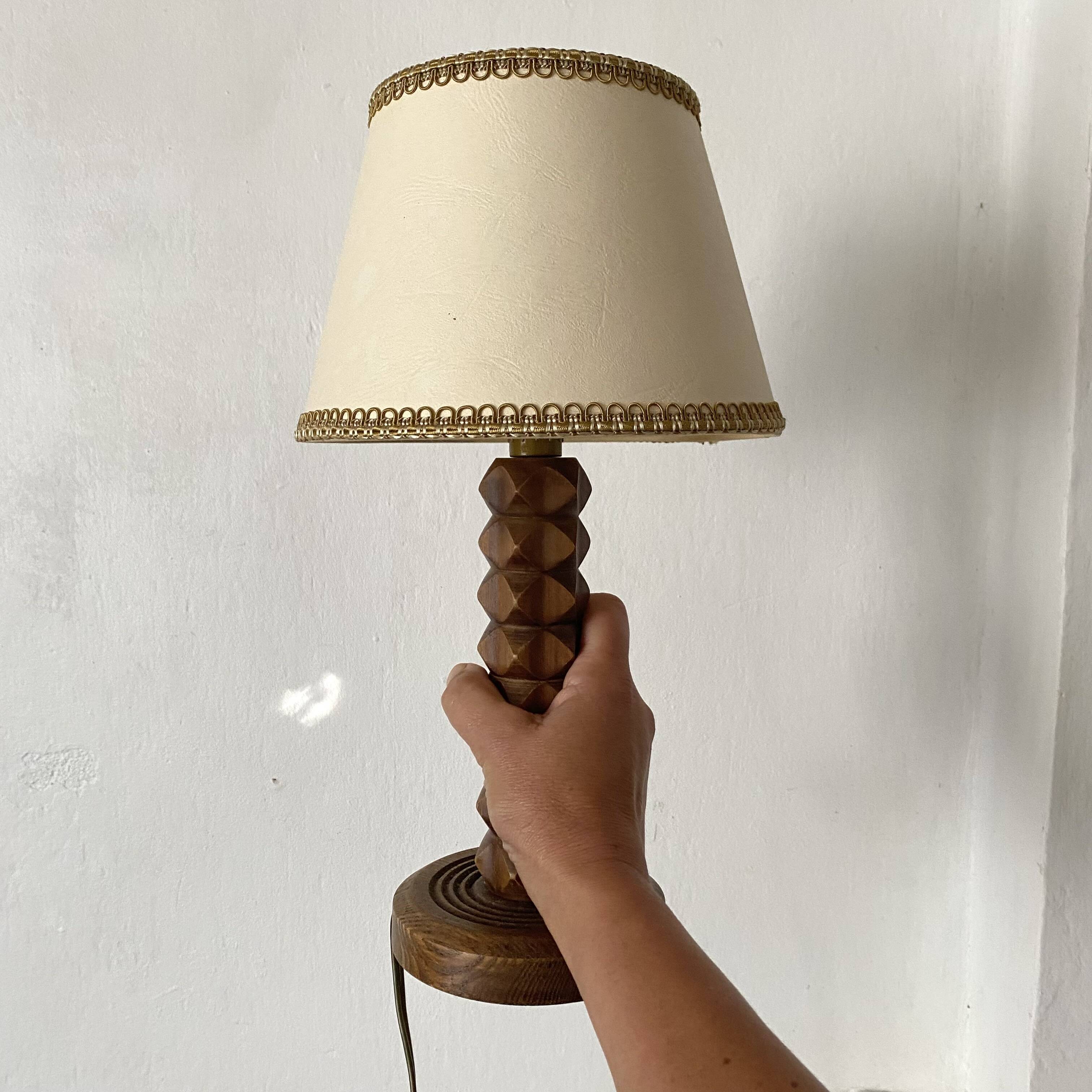 Lampe en bois façon Charles Dudouyt