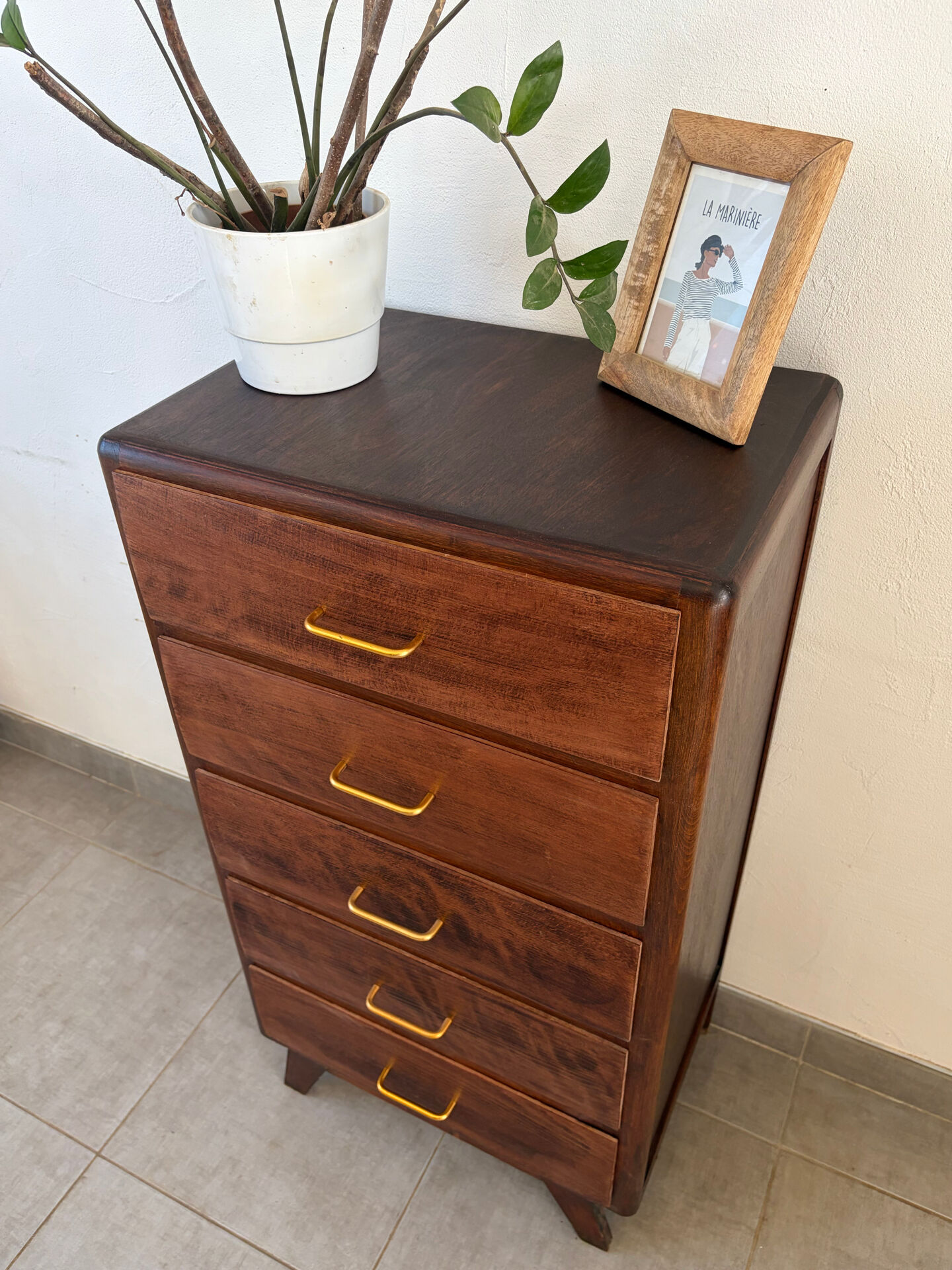 Vintage chest of drawers/commode from the 1960s.