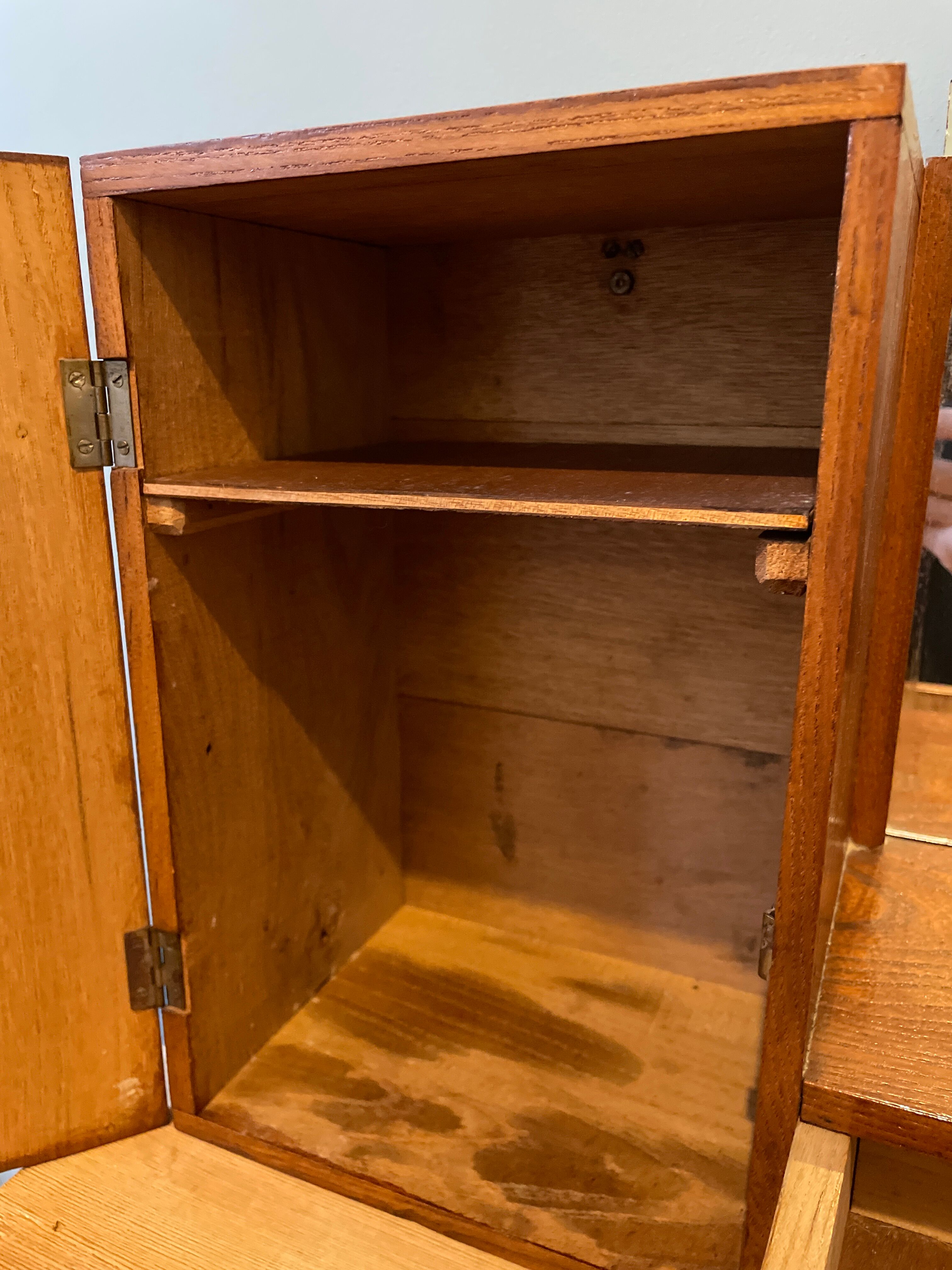 Antique wall-mounted toilet cabinet