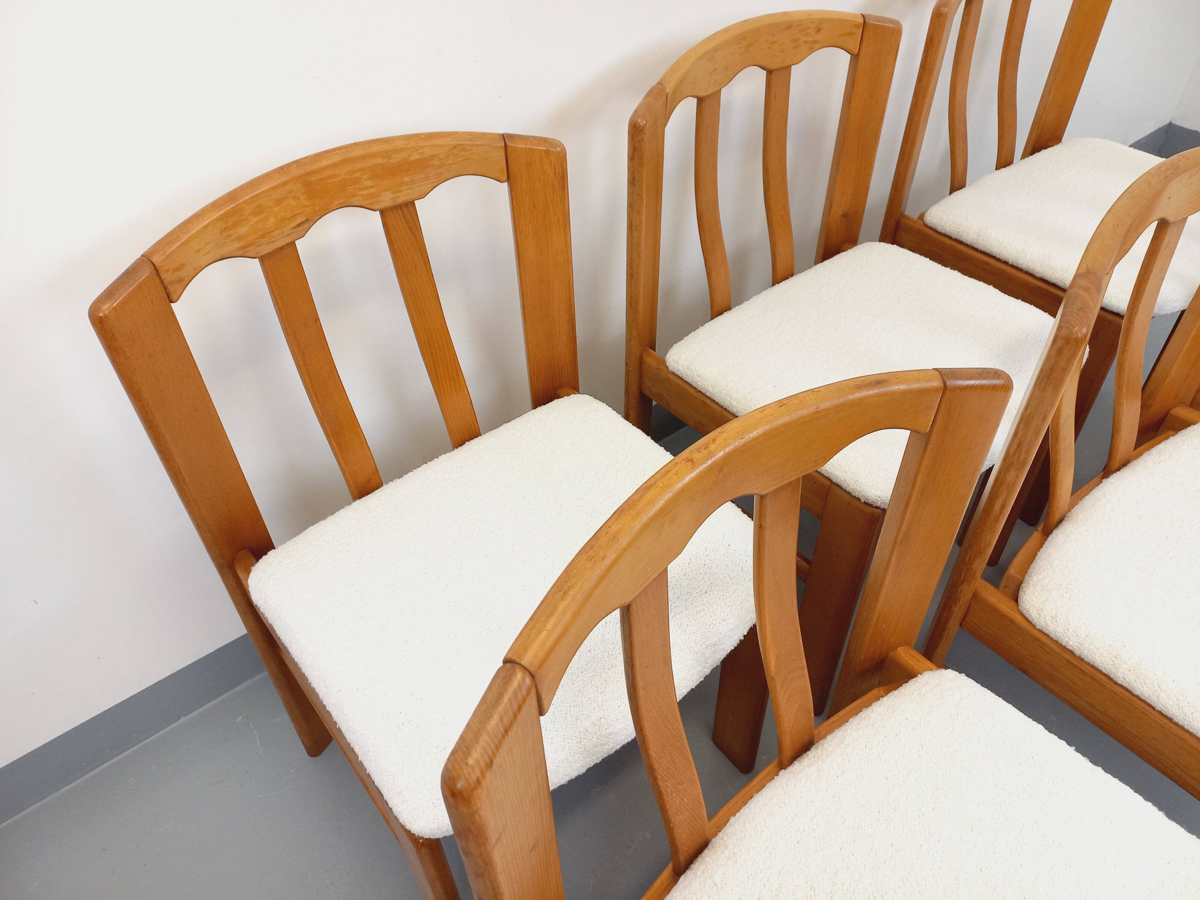 Set of 6 vintage chairs in elm wood and bouclé fabric from the 70s
