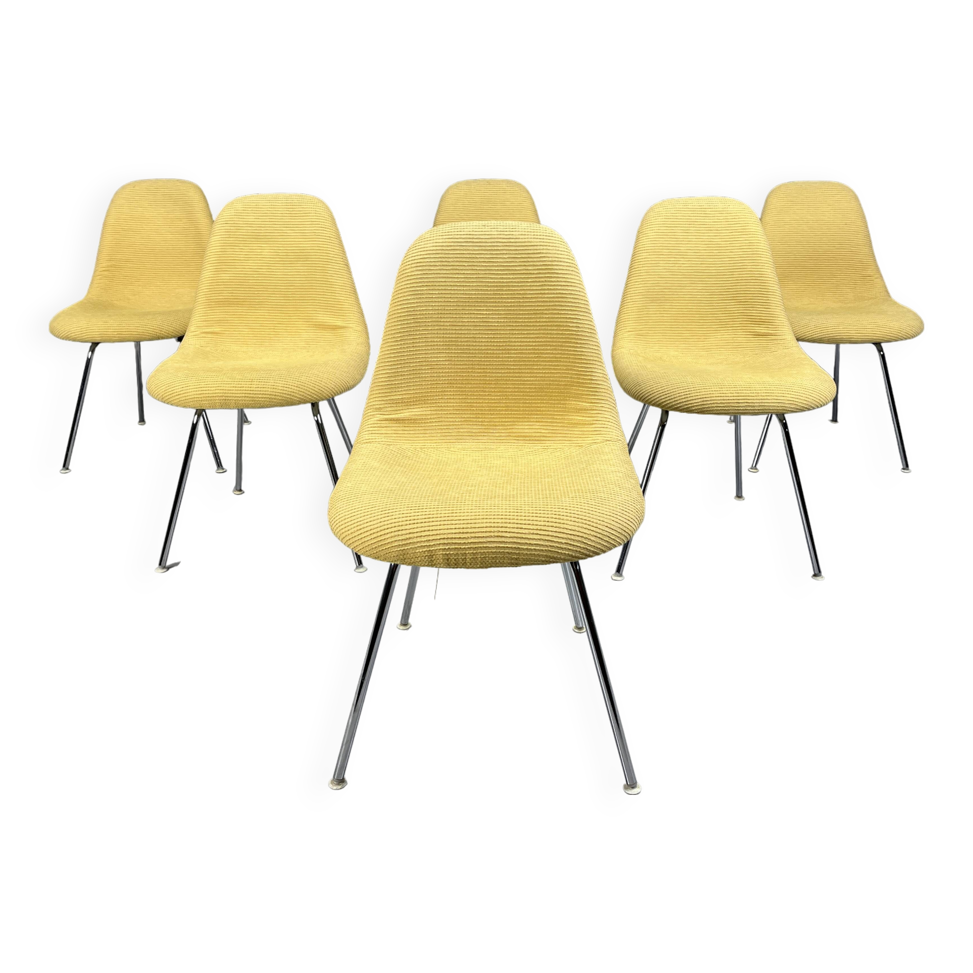 Eames fiberglass dining chairs for herman Miller, 1970s