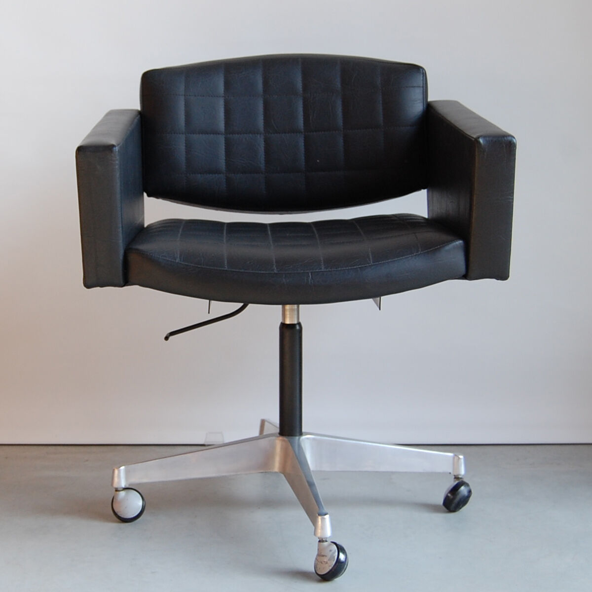 Office armchair conseil by Pierre Guariche for Meurop 1961