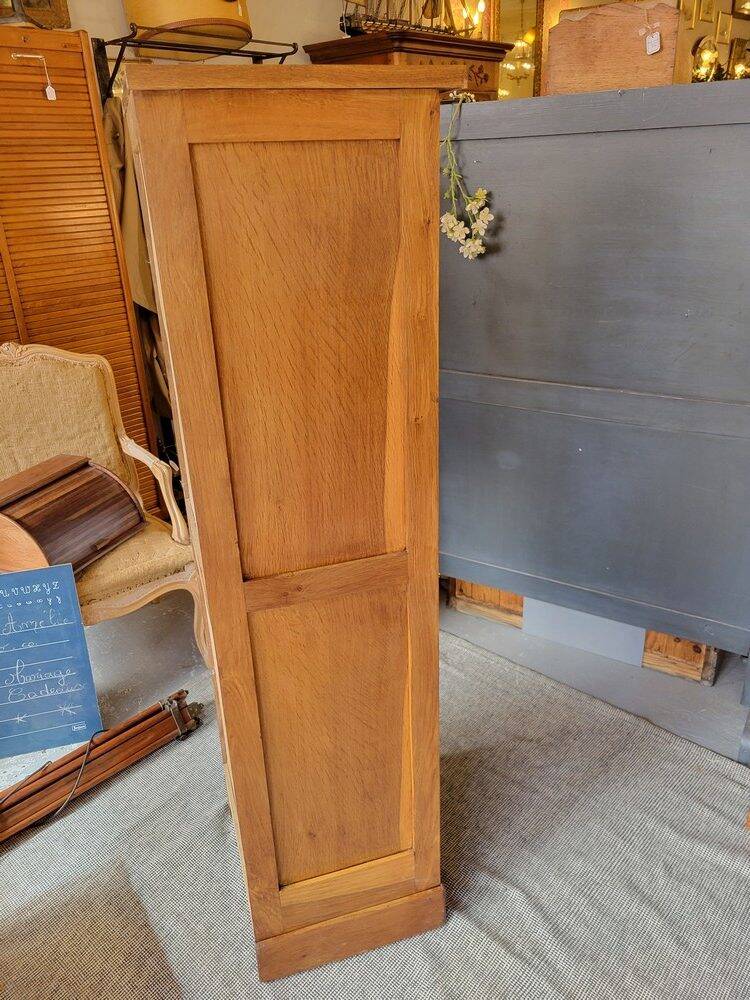 Single-curtain filing cabinet