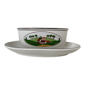 Naïve Design oval sauce boat on its Villeroy & Boch glass-porcelain display