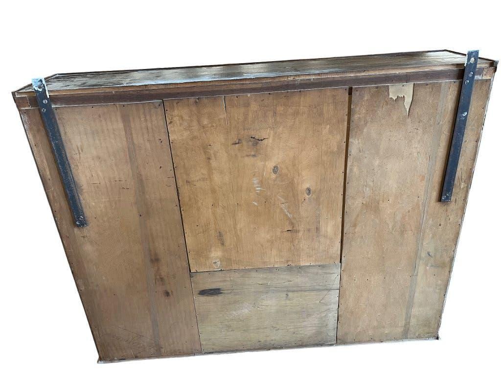 Armoire murale vintage en bois avec vitrail vert