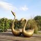 Paire de grands cygnes en laiton