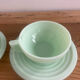 Paire de tasses verre opaline vert mint